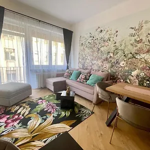 Apartment Hollan Residence I 3Bdr I 2Bathr I Freeparking, Budapest