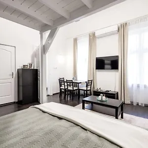Charming Downtown Hideaway Steps From New York Cafe! Budapest